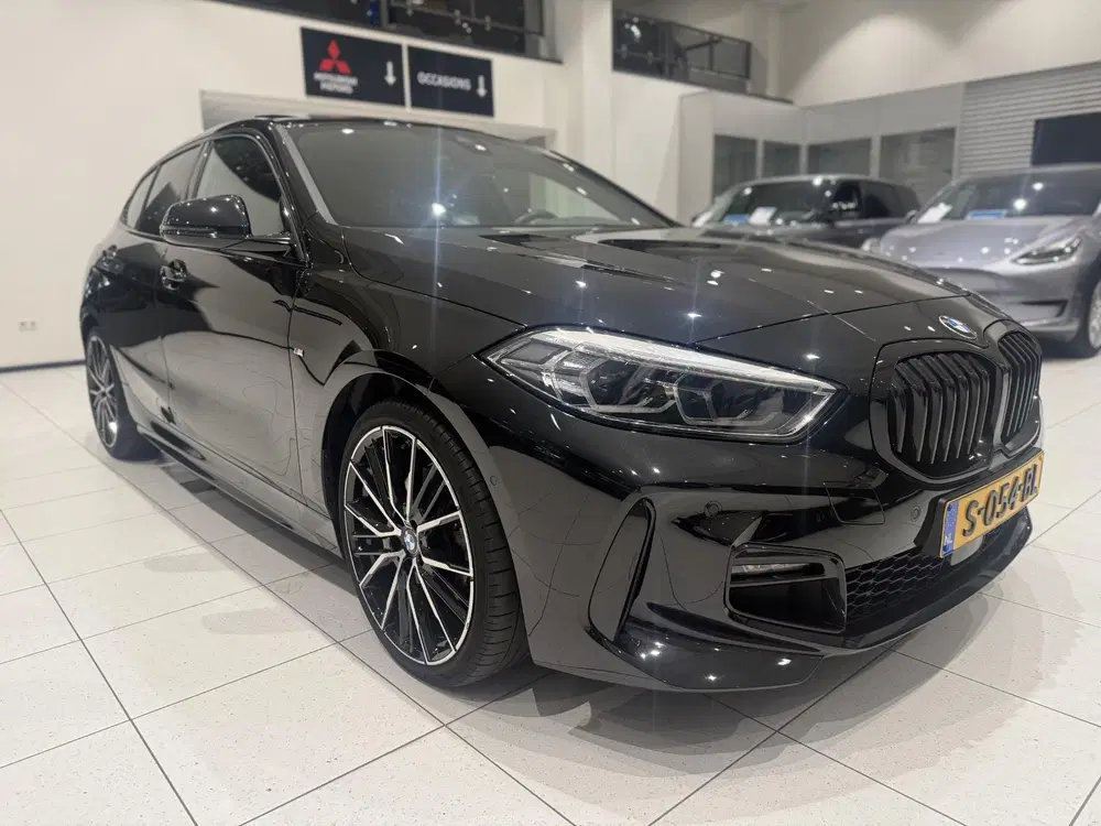 BMW 1-serie 118i Introduction Edition uit 2023, foto 5