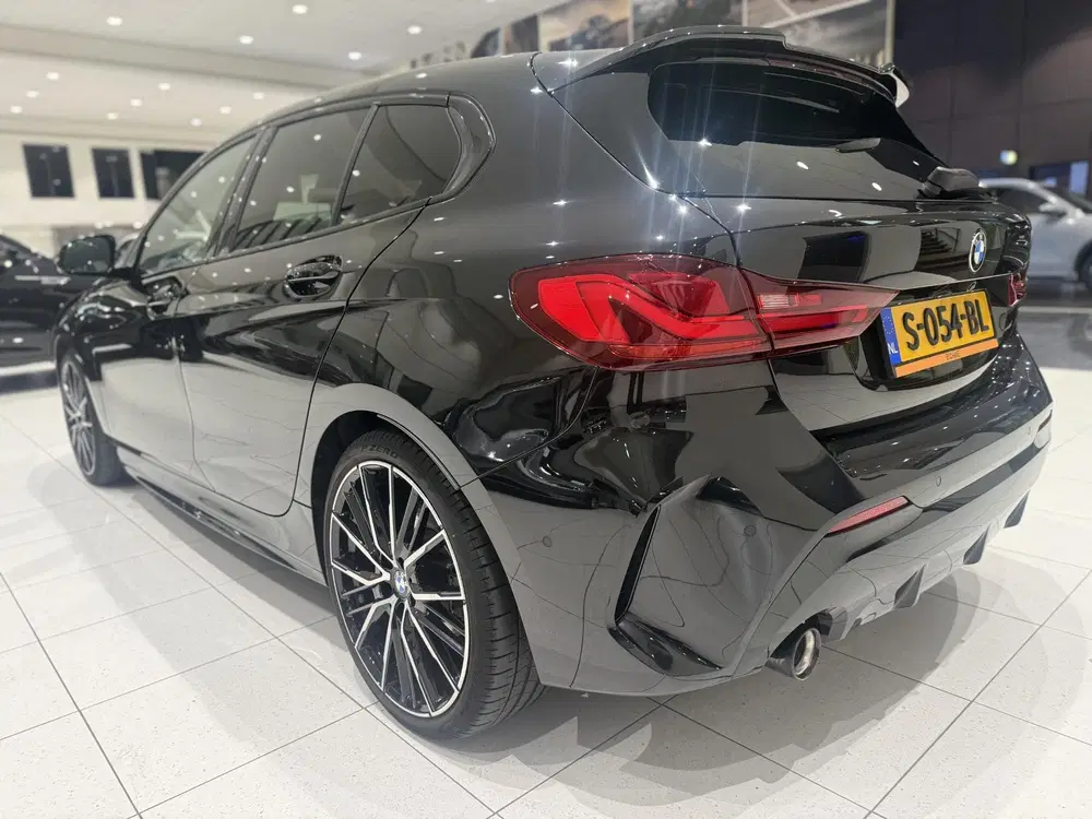 BMW 1-serie 118i Introduction Edition uit 2023, foto 6