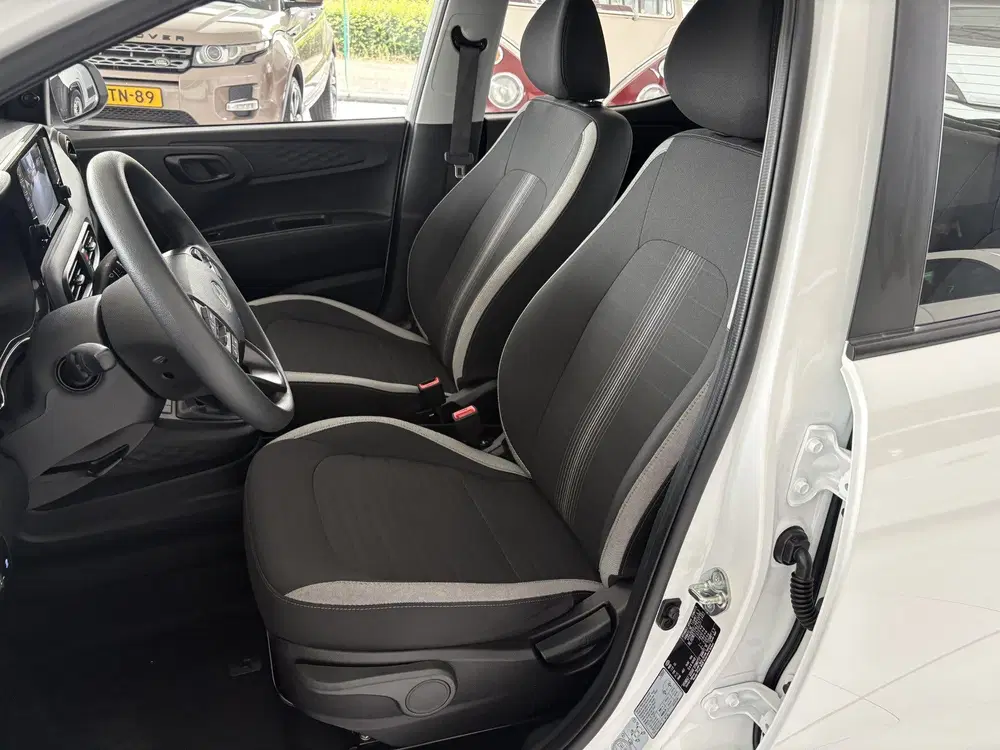 Hyundai i10 1.0 Comfort Achteruitrijcamera uit 2025, foto 15