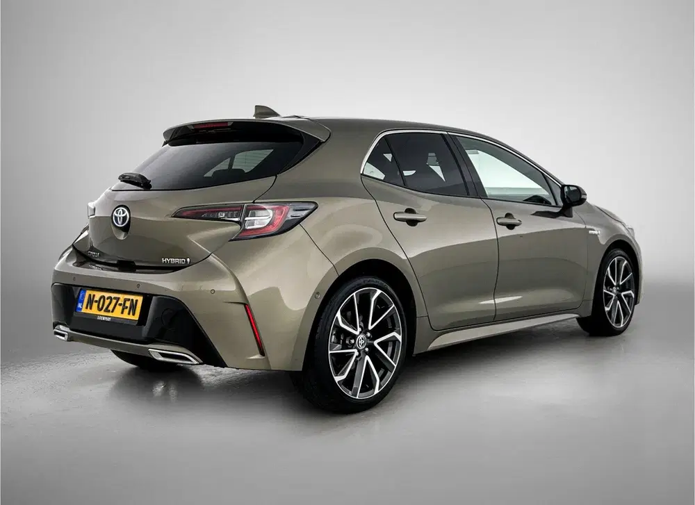 Toyota Corolla 2.0 Hybrid Executive uit 2021, foto 2