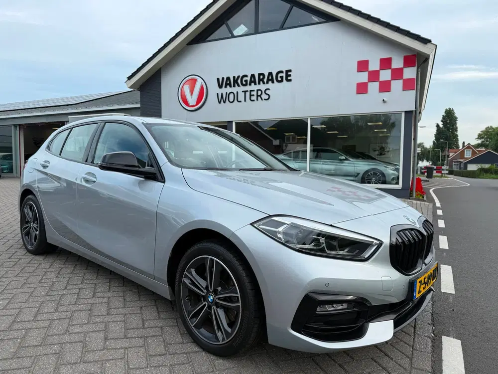 BMW 1-serie 118i High Executive. RIJKLAARPRIJS TREKHAA uit 2020, foto 2