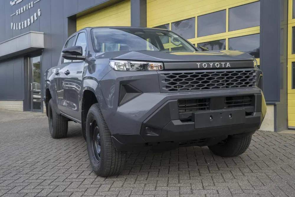 Toyota Hilux 2.8 D-4D MHEV Double Cab Auto 4WD Active uit 2026, foto 2