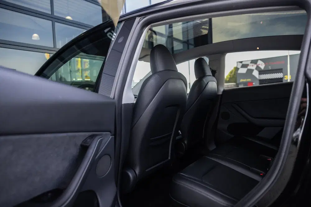 Tesla Model Y Long Range RWD 75 kWh uit 2025, foto 10