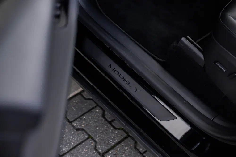 Tesla Model Y Long Range RWD 75 kWh uit 2025, foto 11