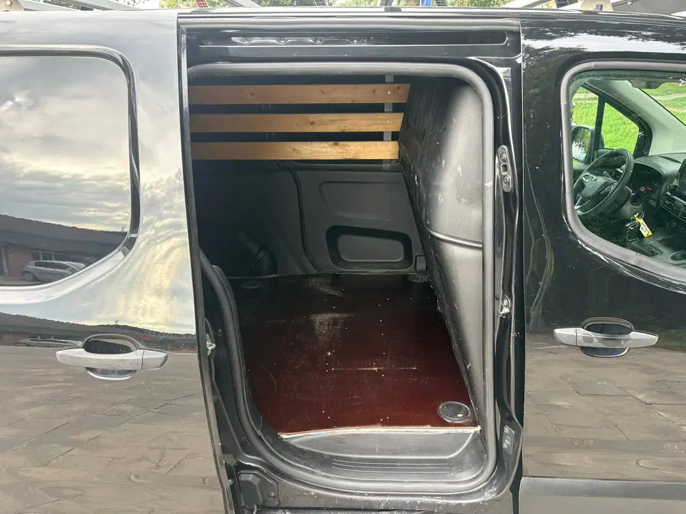 Opel Combo 1.6D L1H1 Edition uit 2020, foto 11