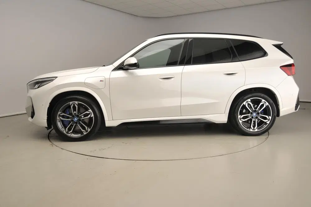 BMW X1 xDrive30e uit 2024, foto 2