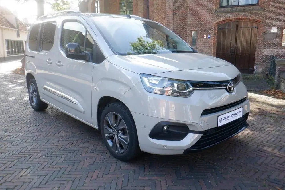 Toyota Proace City 1.2 Turbo 130pk Aut Profes.PAN.DAK uit 2022, foto 2