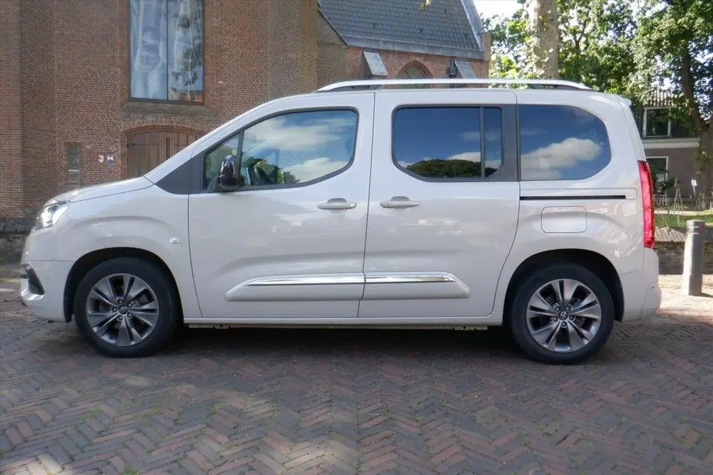 Toyota Proace City 1.2 Turbo 130pk Aut Profes.PAN.DAK uit 2022, foto 3