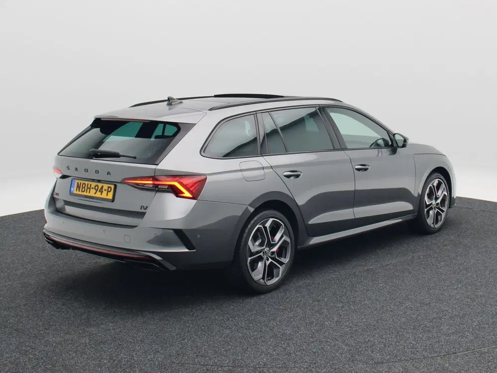 Skoda Octavia 1.4 TSi 245 Pk Automaat RS iV PHEV Busin uit 2023, foto 3