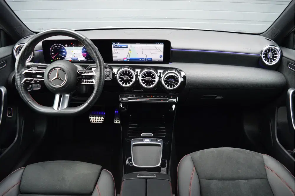 Mercedes-Benz A-Klasse 180 AMG Line uit 2023, foto 7