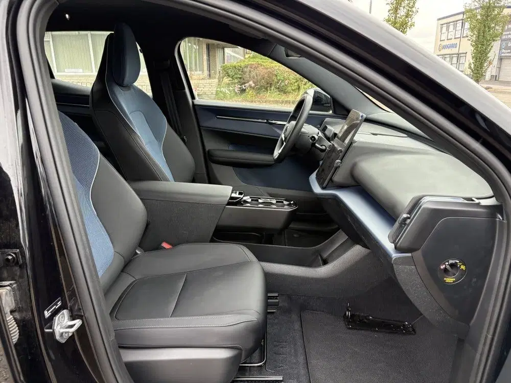 Volvo EX30 Single Core 51 kWh uit 2024, foto 11