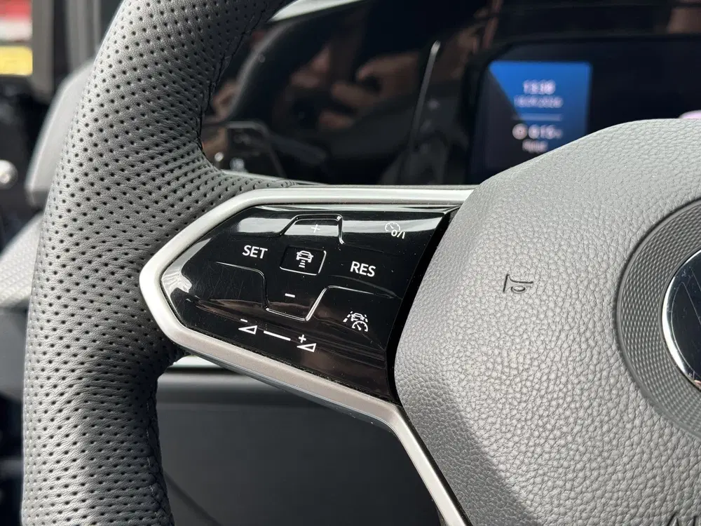 Volkswagen Golf 1.5 eTSI R-Line Business+ *Panorama uit 2022, foto 10