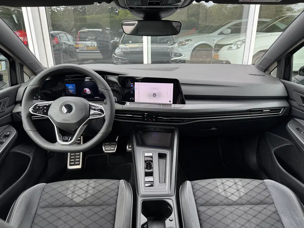 Volkswagen Golf 1.5 eTSI R-Line Business+ *Panorama uit 2022, foto 3