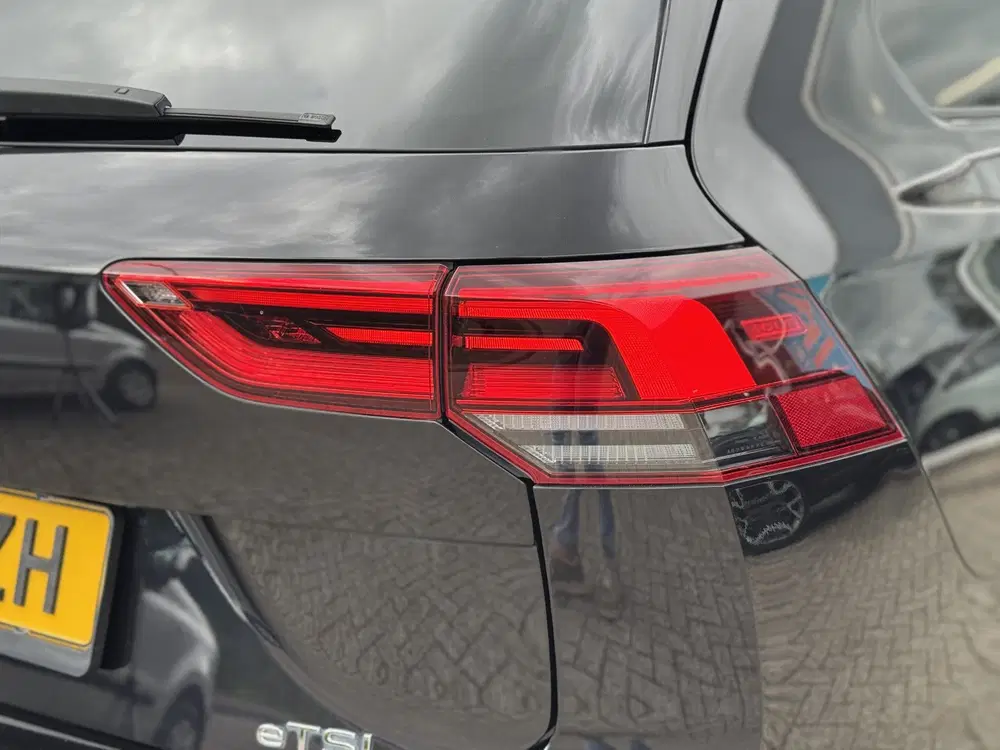 Volkswagen Golf 1.5 eTSI R-Line Business+ *Panorama uit 2022, foto 8