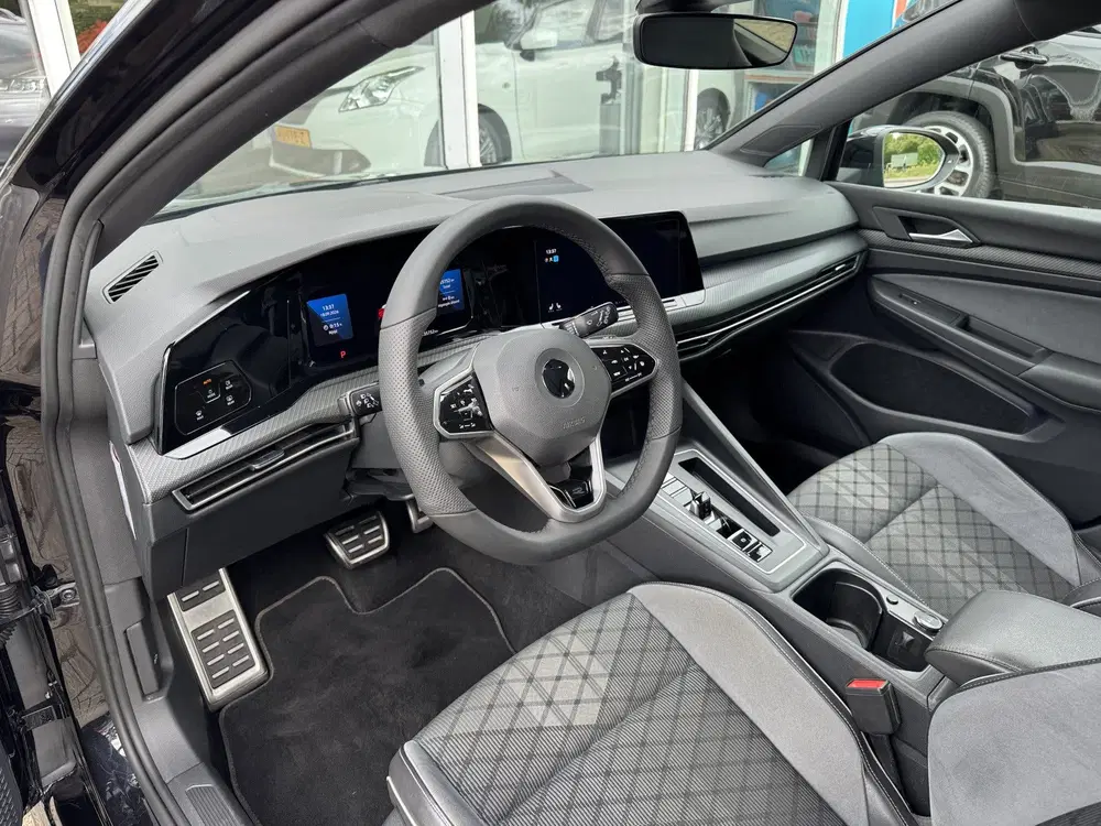 Volkswagen Golf 1.5 eTSI R-Line Business+ *Panorama uit 2022, foto 9