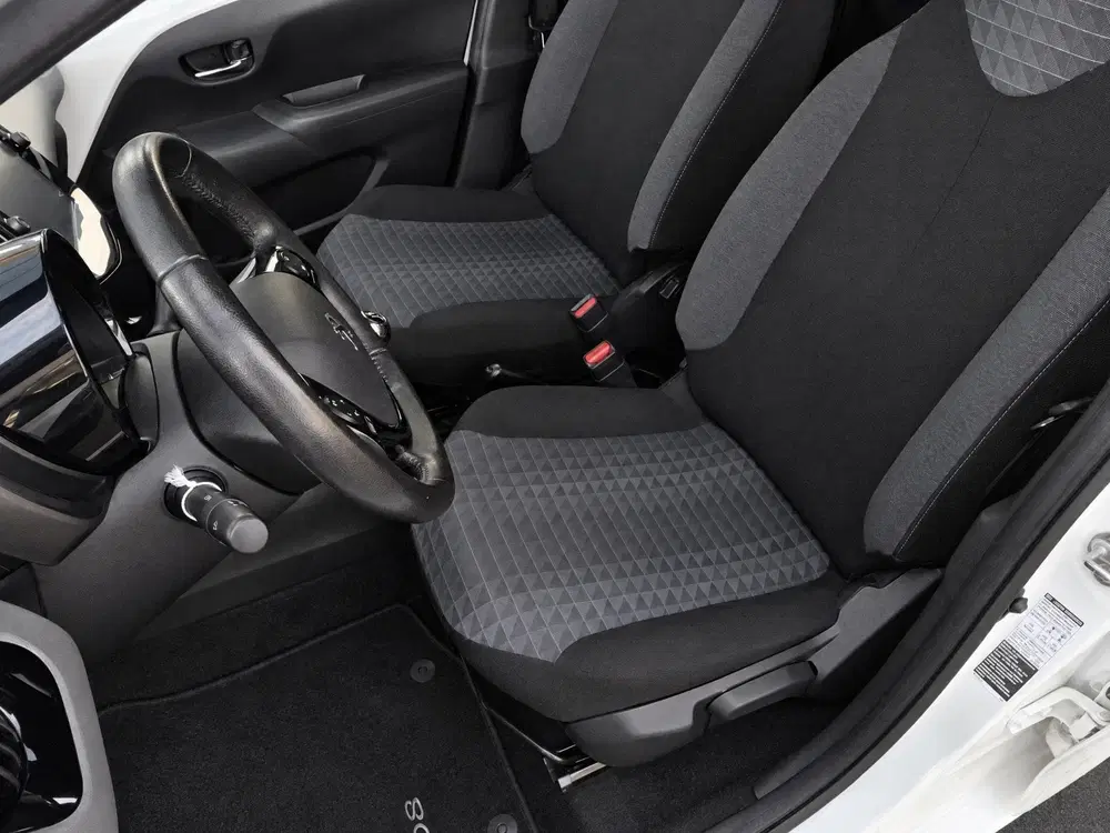 Peugeot 108 1.0 e-VTi Allure uit 2021, foto 13