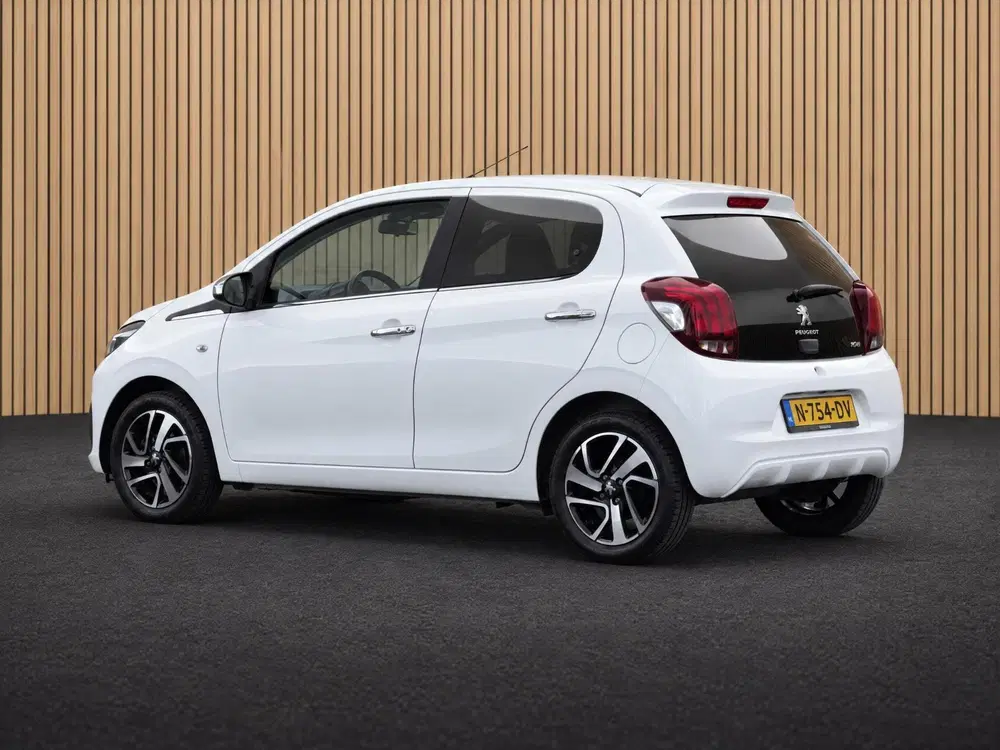 Peugeot 108 1.0 e-VTi Allure uit 2021, foto 2