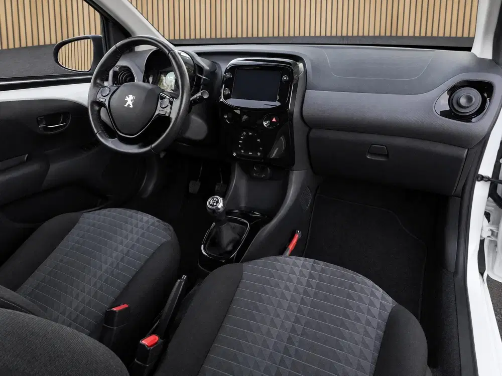 Peugeot 108 1.0 e-VTi Allure uit 2021, foto 3