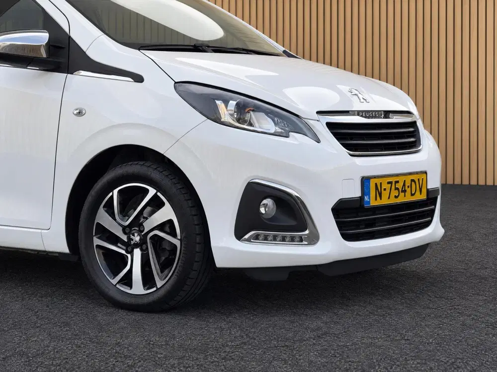 Peugeot 108 1.0 e-VTi Allure uit 2021, foto 9