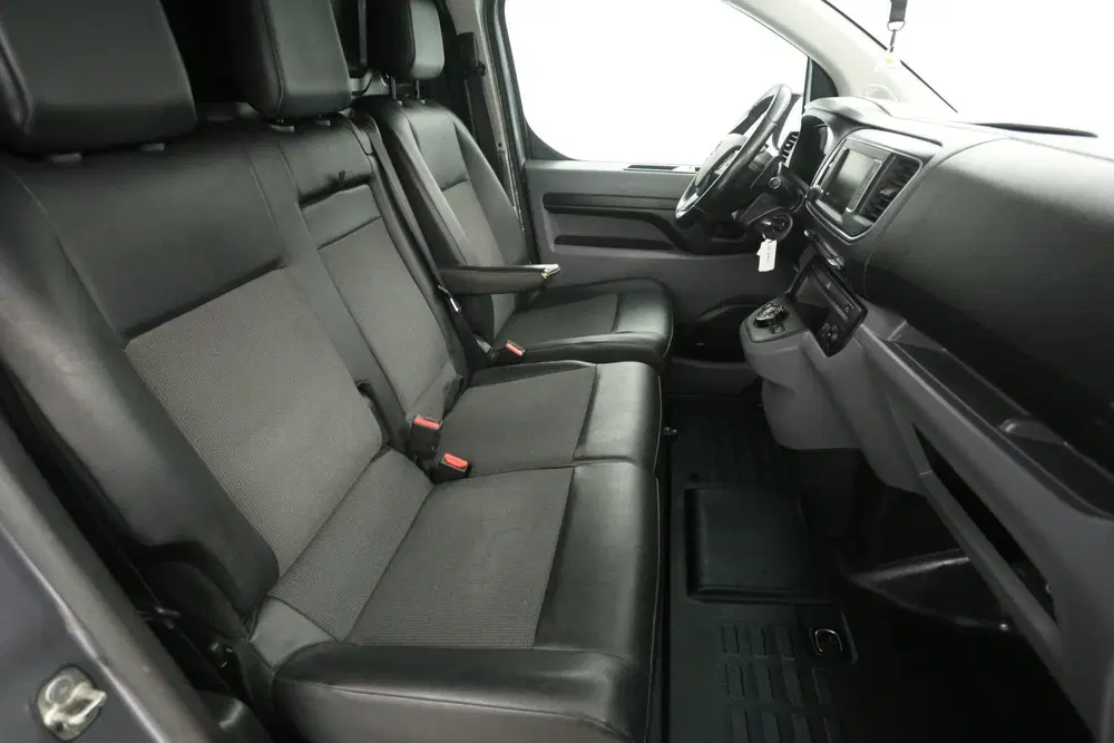 Opel Vivaro 2.0 L3H1 180PK uit 2020, foto 10