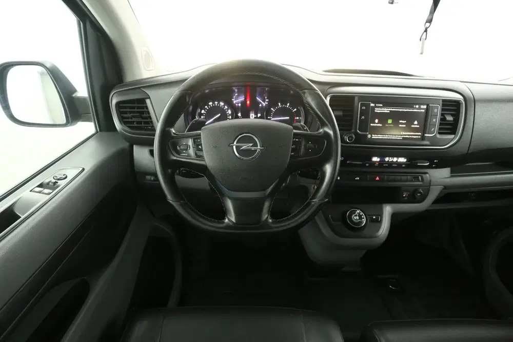 Opel Vivaro 2.0 L3H1 180PK uit 2020, foto 2