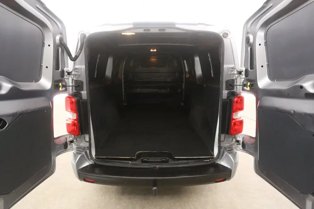 Opel Vivaro 2.0 L3H1 180PK uit 2020, foto 3