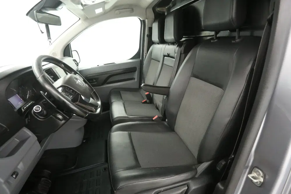 Opel Vivaro 2.0 L3H1 180PK uit 2020, foto 9