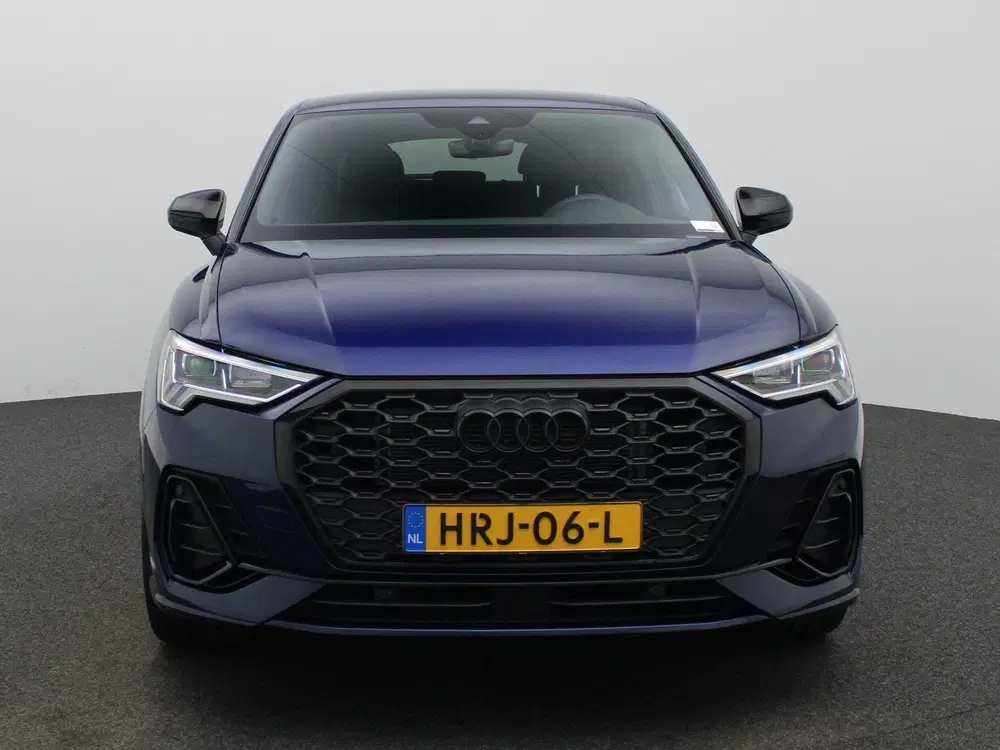 Audi Q3 35 TFSI S Edition Competition 150 PK uit 2025, foto 2