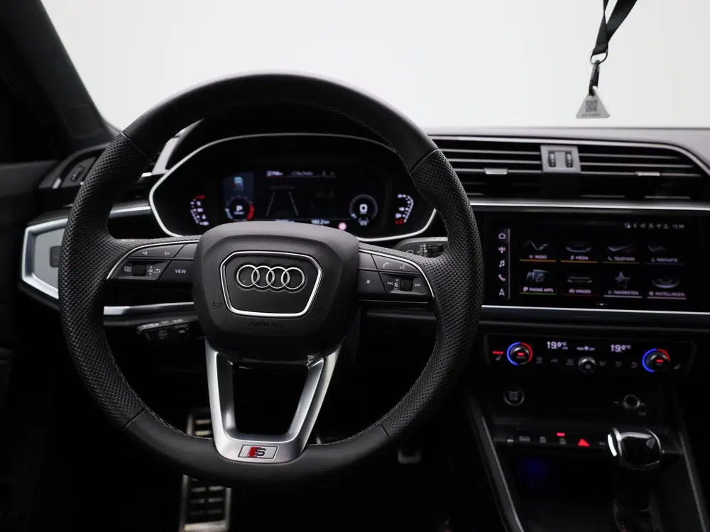 Audi Q3 35 TFSI S Edition Competition 150 PK uit 2025, foto 8