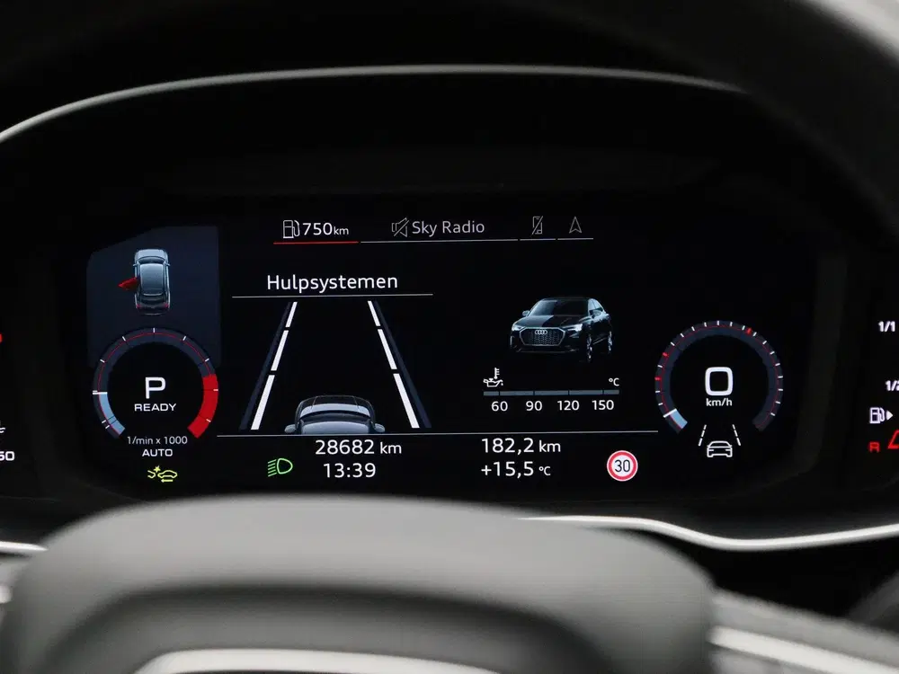 Audi Q3 35 TFSI S Edition Competition 150 PK uit 2025, foto 9