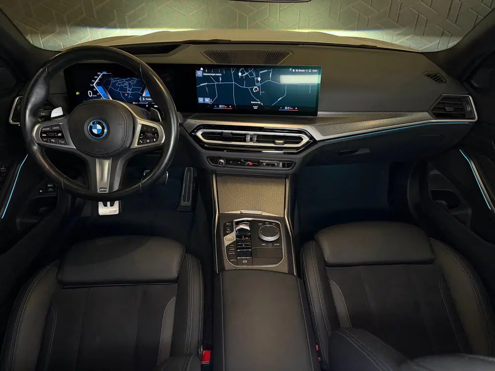 BMW 3-serie 3 Serie Touring 320e uit 2022, foto 12