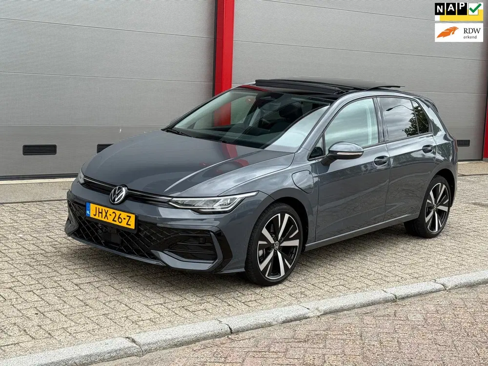 Volkswagen Golf 1.5 eHybrid Life Edition uit 2025