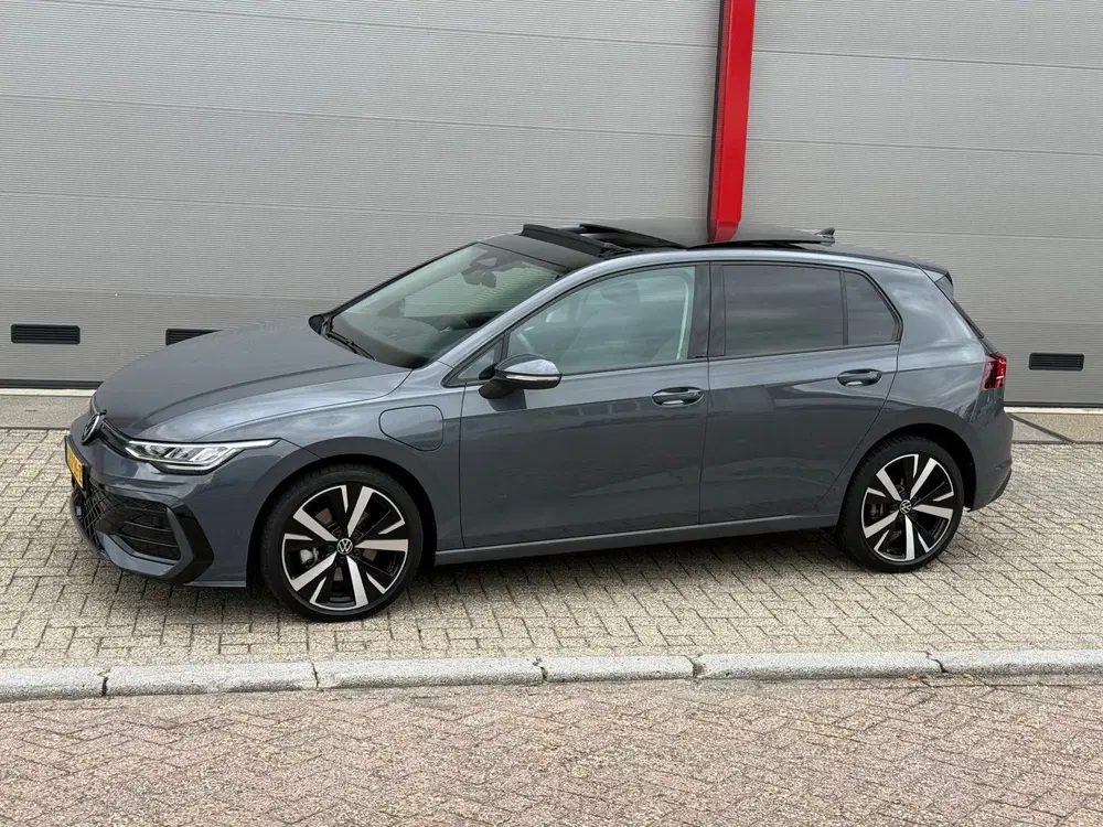 Volkswagen Golf 1.5 eHybrid Life Edition uit 2025, foto 2