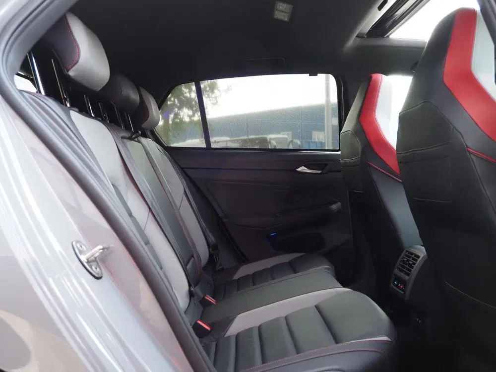 Volkswagen Golf 2.0 TSI GTI uit 2021, foto 12
