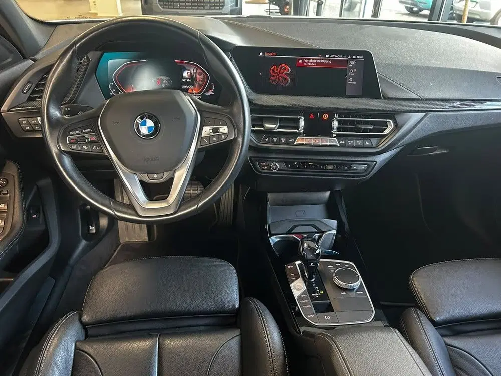 BMW 1-serie 118i High Executive Edition uit 2020, foto 3