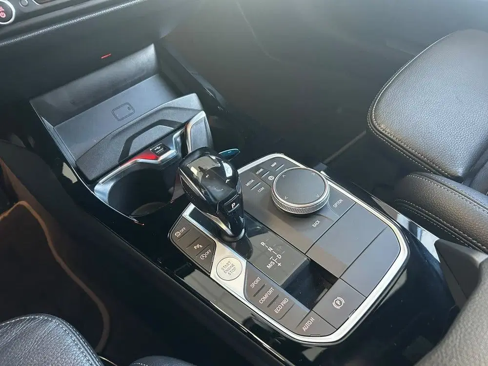 BMW 1-serie 118i High Executive Edition uit 2020, foto 9