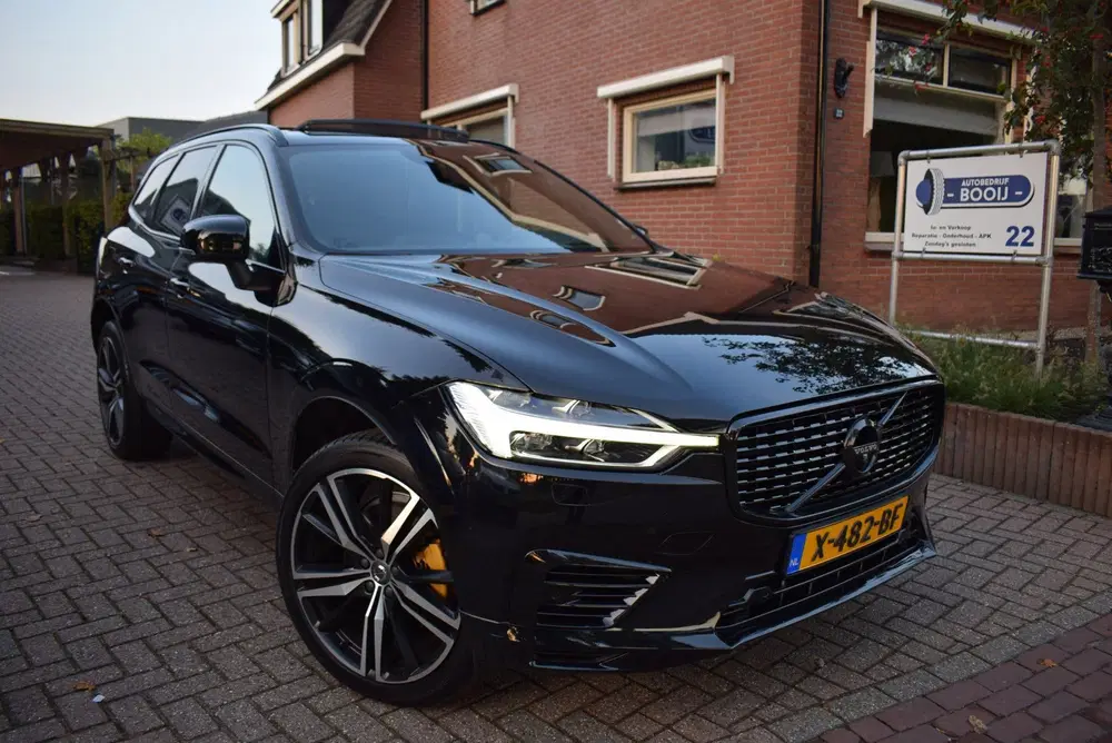 Volvo XC60 2.0 T8 Twin Engine AWD R-DESIGN uit 2020, foto 2