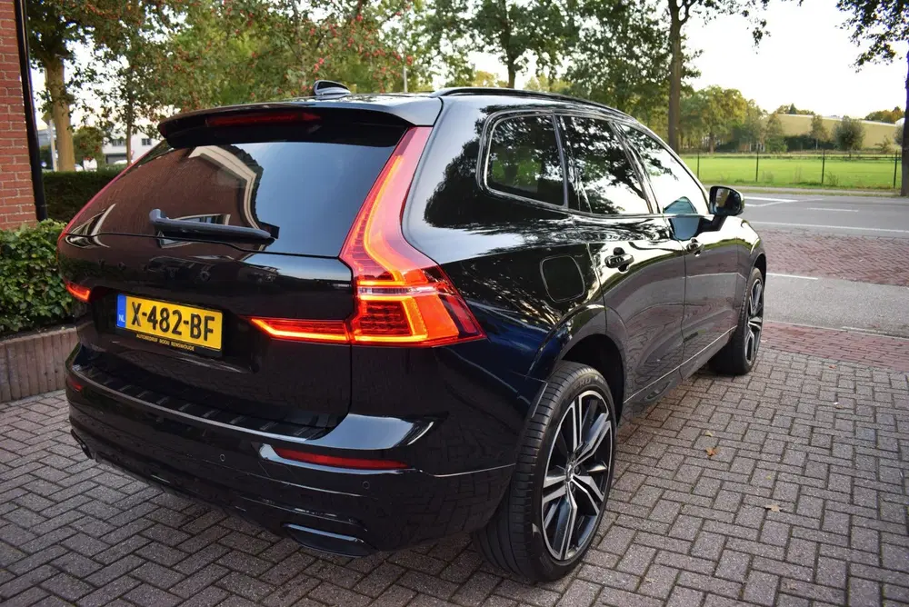 Volvo XC60 2.0 T8 Twin Engine AWD R-DESIGN uit 2020, foto 4