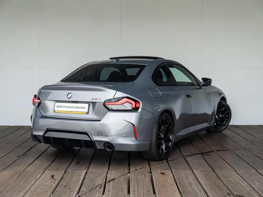 BMW 2-serie Coupé 220i uit 2025, foto 2