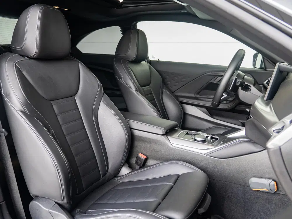 BMW 2-serie Coupé 220i uit 2025, foto 4