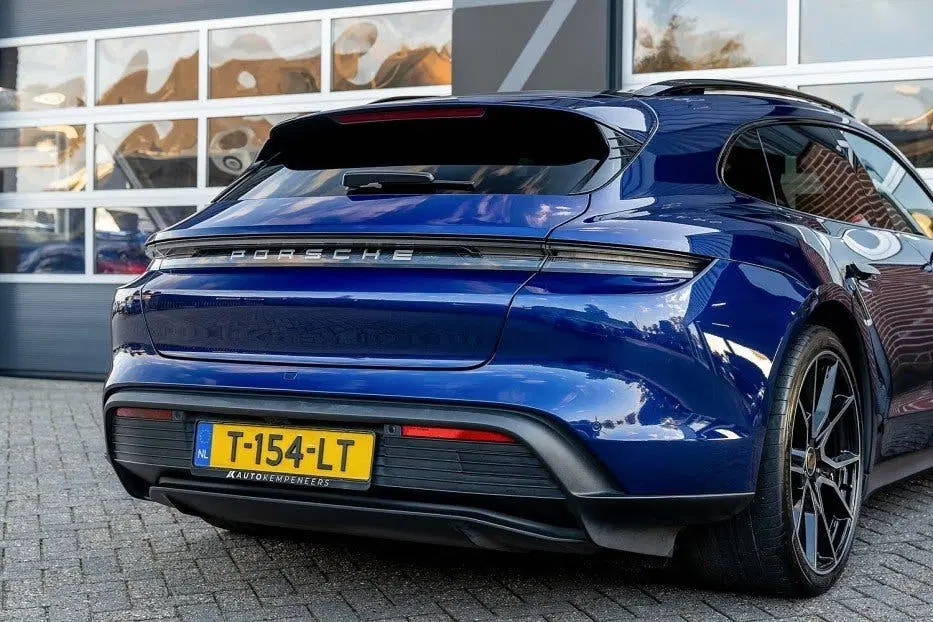 Porsche Taycan Sport Turismo uit 2023, foto 4
