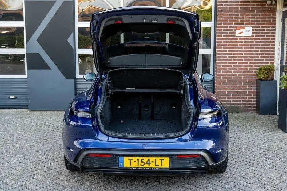 Porsche Taycan Sport Turismo uit 2023, foto 5