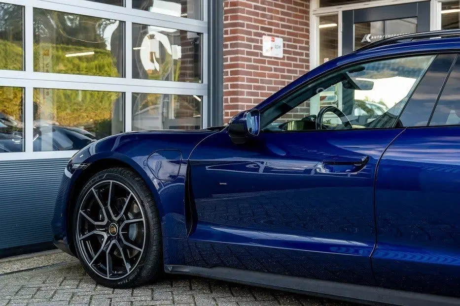 Porsche Taycan Sport Turismo uit 2023, foto 7