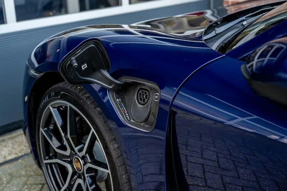 Porsche Taycan Sport Turismo uit 2023, foto 8