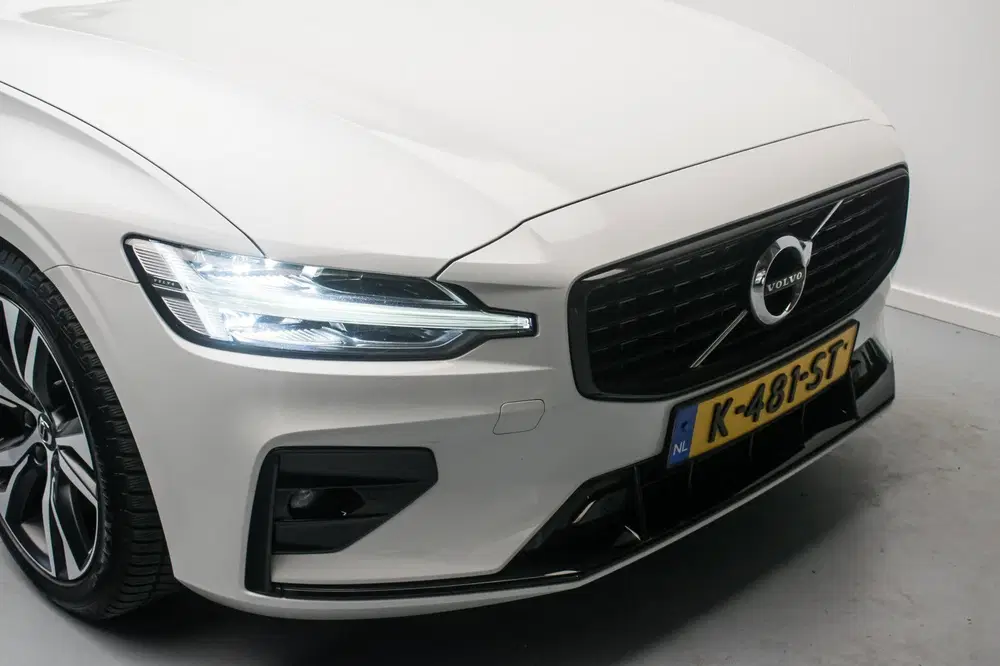 Volvo S60 2.0 B3 R-Design Black Pack NL-auto [ Massa uit 2021, foto 2