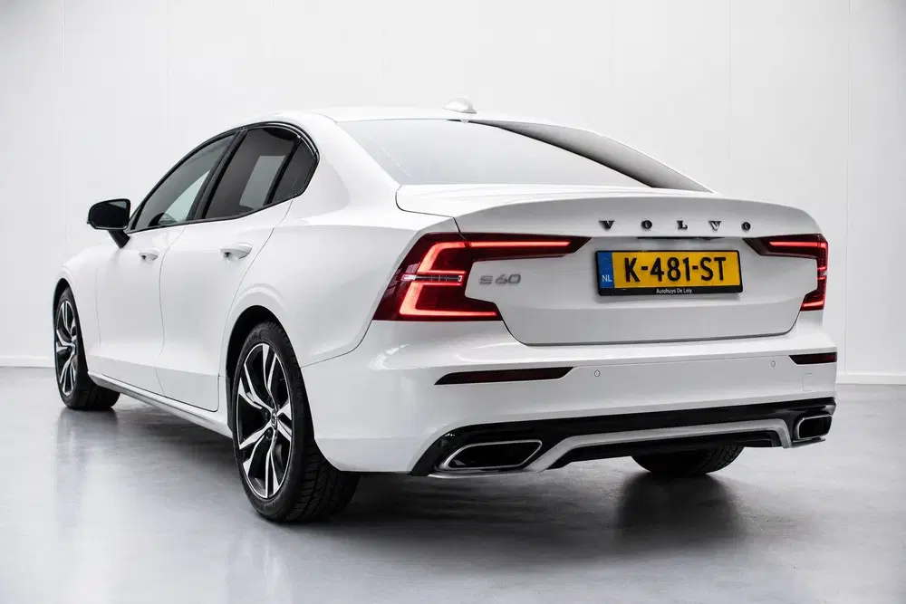 Volvo S60 2.0 B3 R-Design Black Pack NL-auto [ Massa uit 2021, foto 4