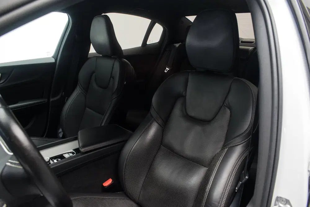 Volvo S60 2.0 B3 R-Design Black Pack NL-auto [ Massa uit 2021, foto 6