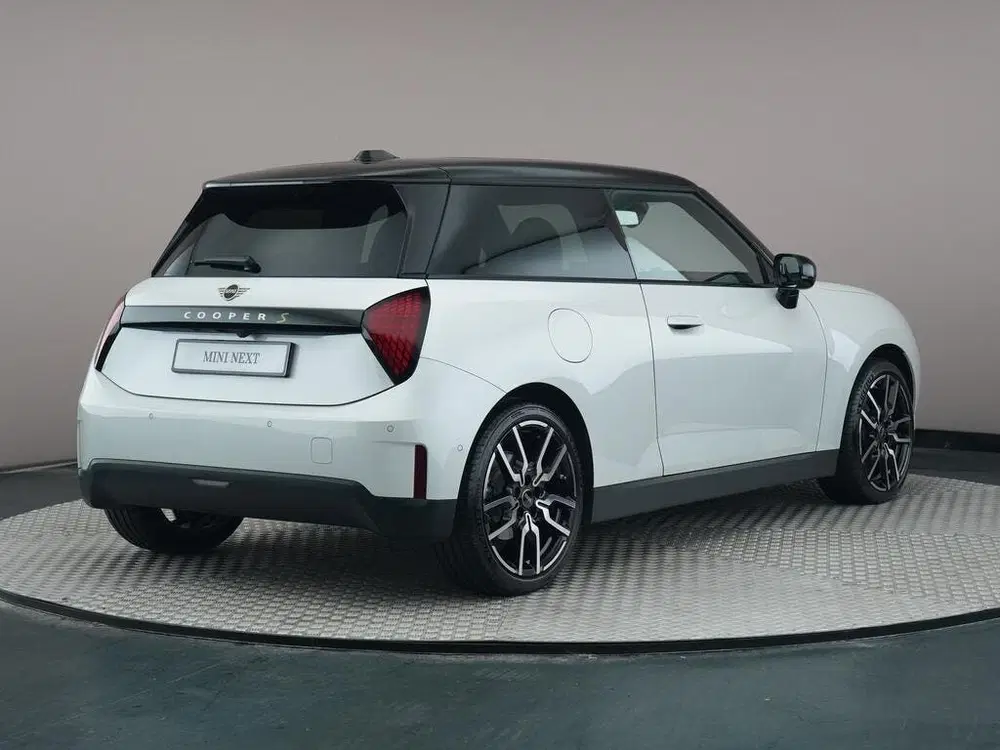 Mini Hatchback Cooper SE uit 2026, foto 2
