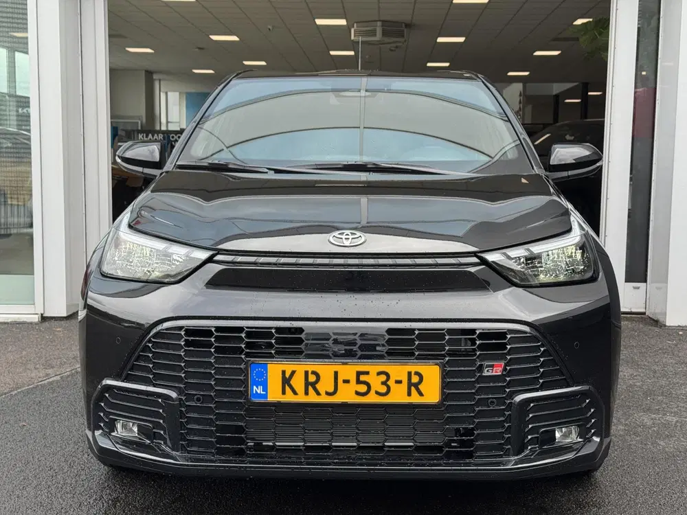 Toyota Aygo X Hybrid 115 GR Sport Black Edition Rode rem uit 2026, foto 2
