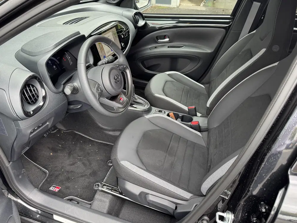 Toyota Aygo X Hybrid 115 GR Sport Black Edition Rode rem uit 2026, foto 9